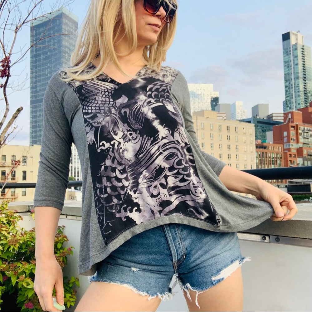 HARARI	Tops Silk Floral Abstract Tattoo Front V-Neck Stretch Gray Shirt Blouse - Picture 2 of 13